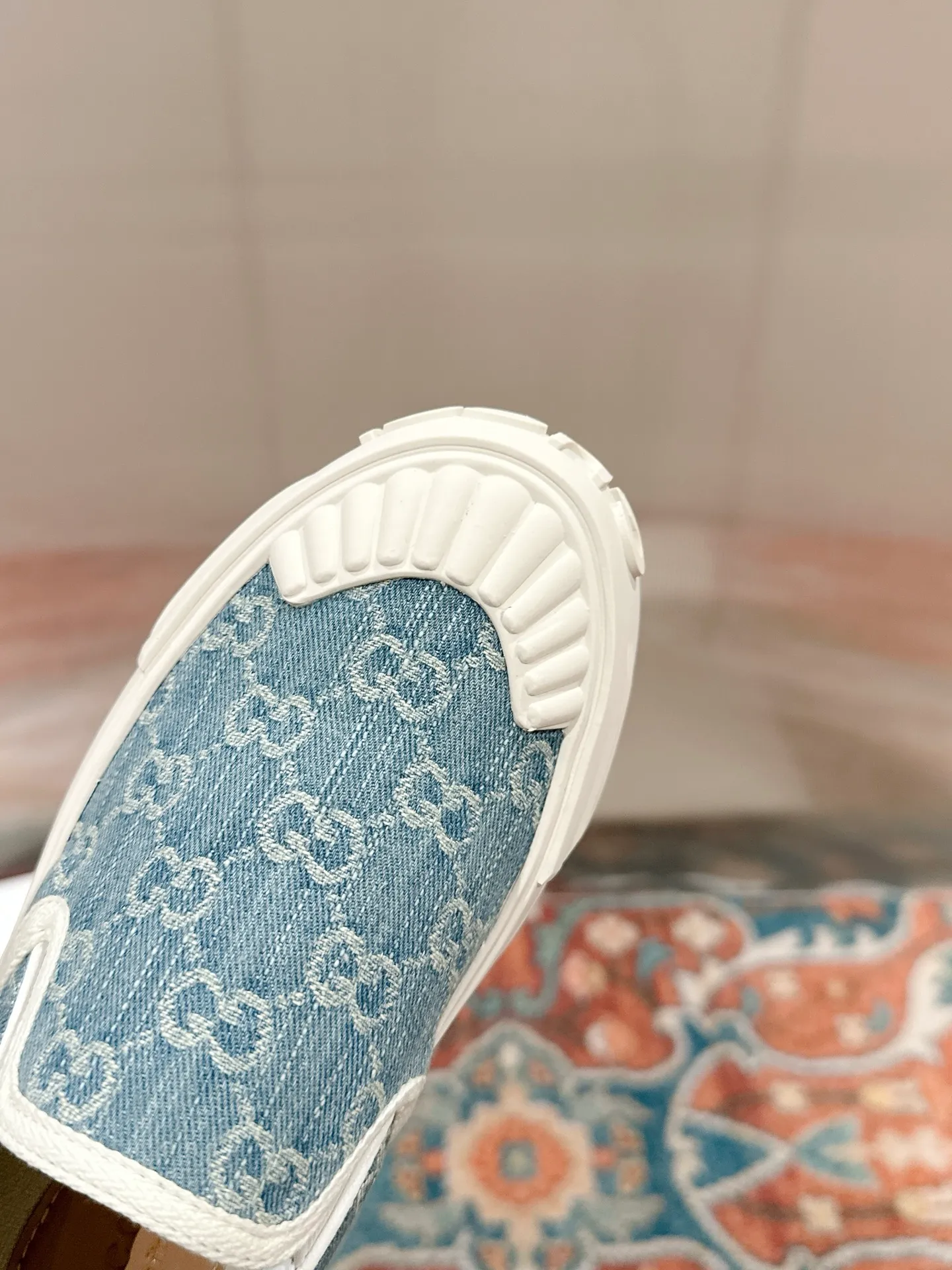 👟👟Ex-factory price 520👟👟 Women's models are new🆕 Arrival Gucci tennis 1977 classic Loft series canvas shoes... 2025 hot recommended model, G+1977×Disney cooperation series... GG canvas is made of finished products and incorporates brand elements. The retro style is rich, the classics and feelings are perfect for recall! Each color fabric developed by the original version is customized by the original version, and we pursue the ultimate in large-scale products! Market-level top version ⚠ Fabric: Customized GG cloth electric embroidery/5D washed distressed canvas Lining: Customized terry cloth lining (the feet are fitted and cannot be disassembled) Outsole: Original molded TPU two-color outsole Size: 35-40 (41 customized)